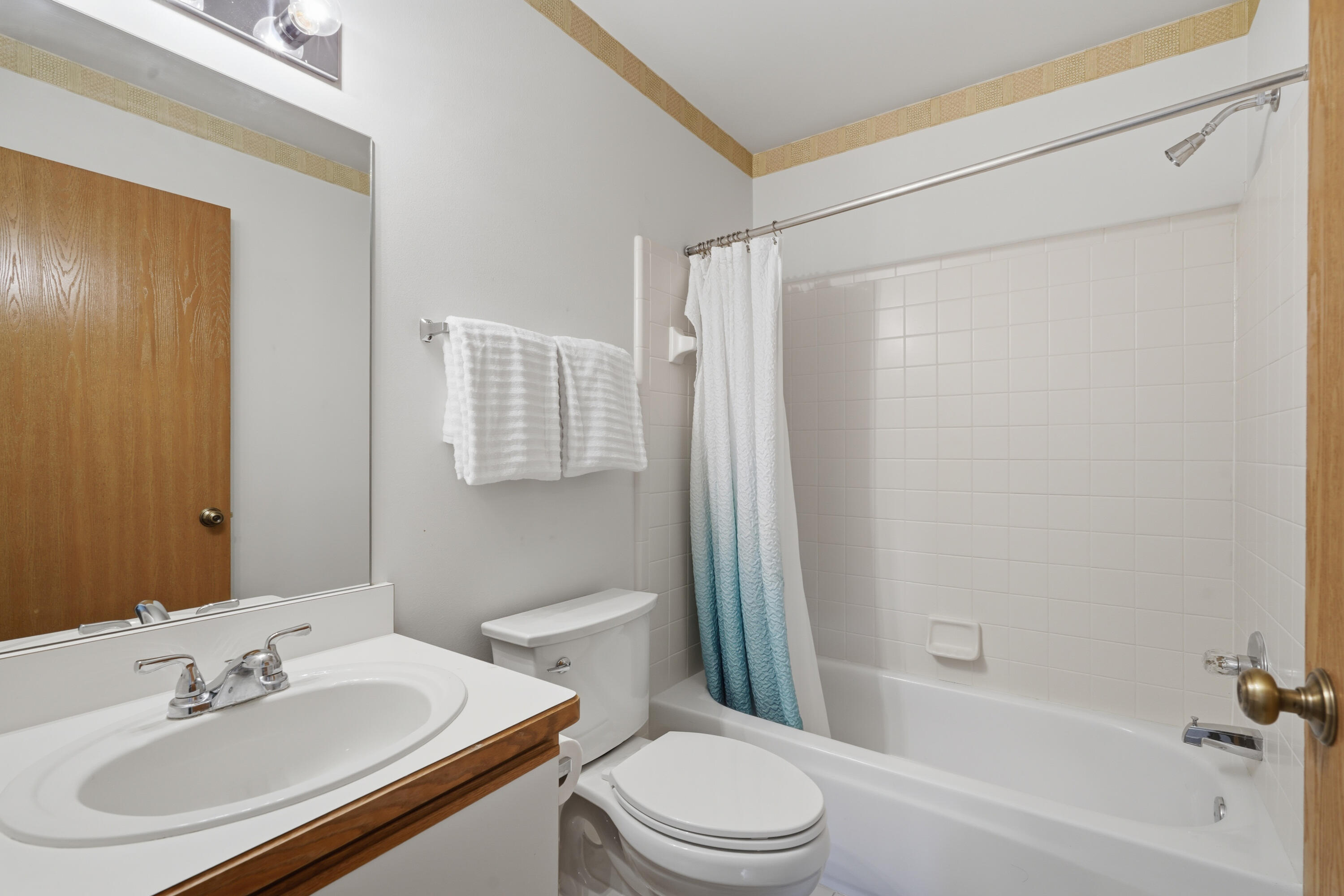 240 Pine Tree Ridge, Unit 4 Waterford, MI 48327 - Photo 24 of 33 240 Pine Tree - Unit 4-30