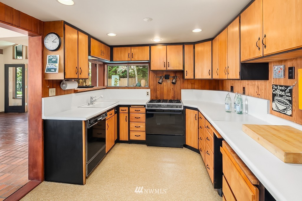 13127 Southwest Tahlequah Road Vashon, WA 98070 - Photo 6 of 25 Gallery Image 6