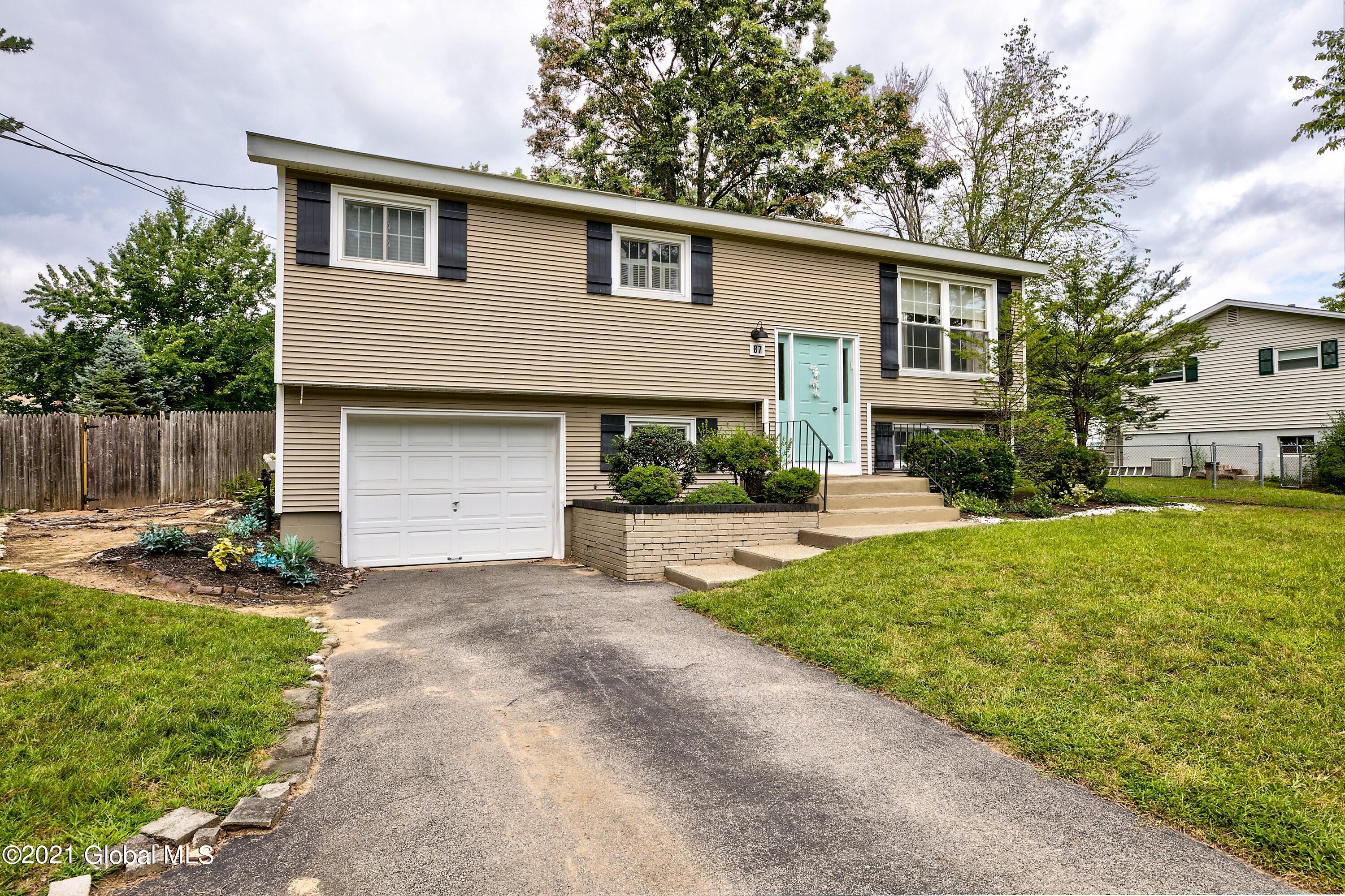 87 Rapple Drive Colonie, NY 12205 - Photo 2 of 38 Rapple Dr (14)