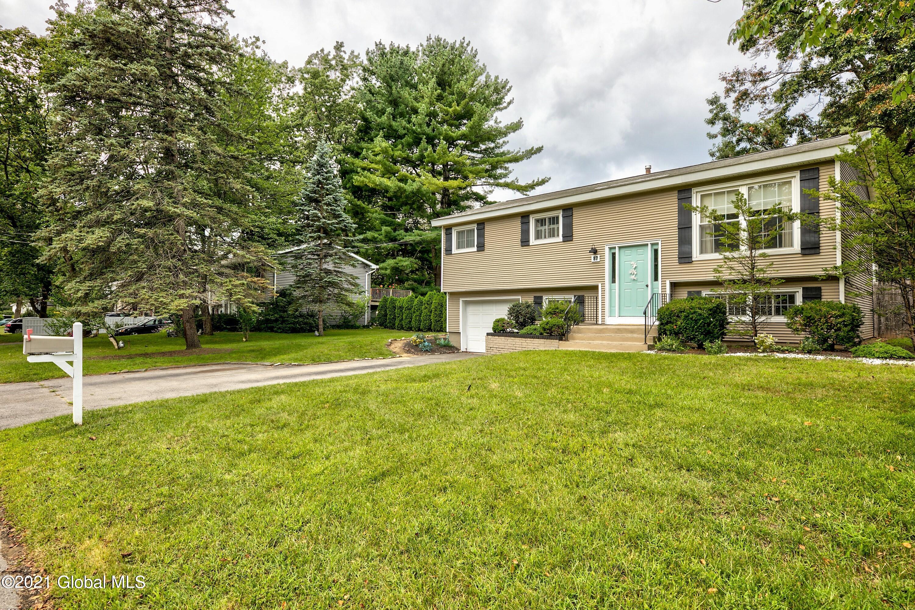 87 Rapple Drive Colonie, NY 12205 - Photo 3 of 38 Rapple Dr (15)