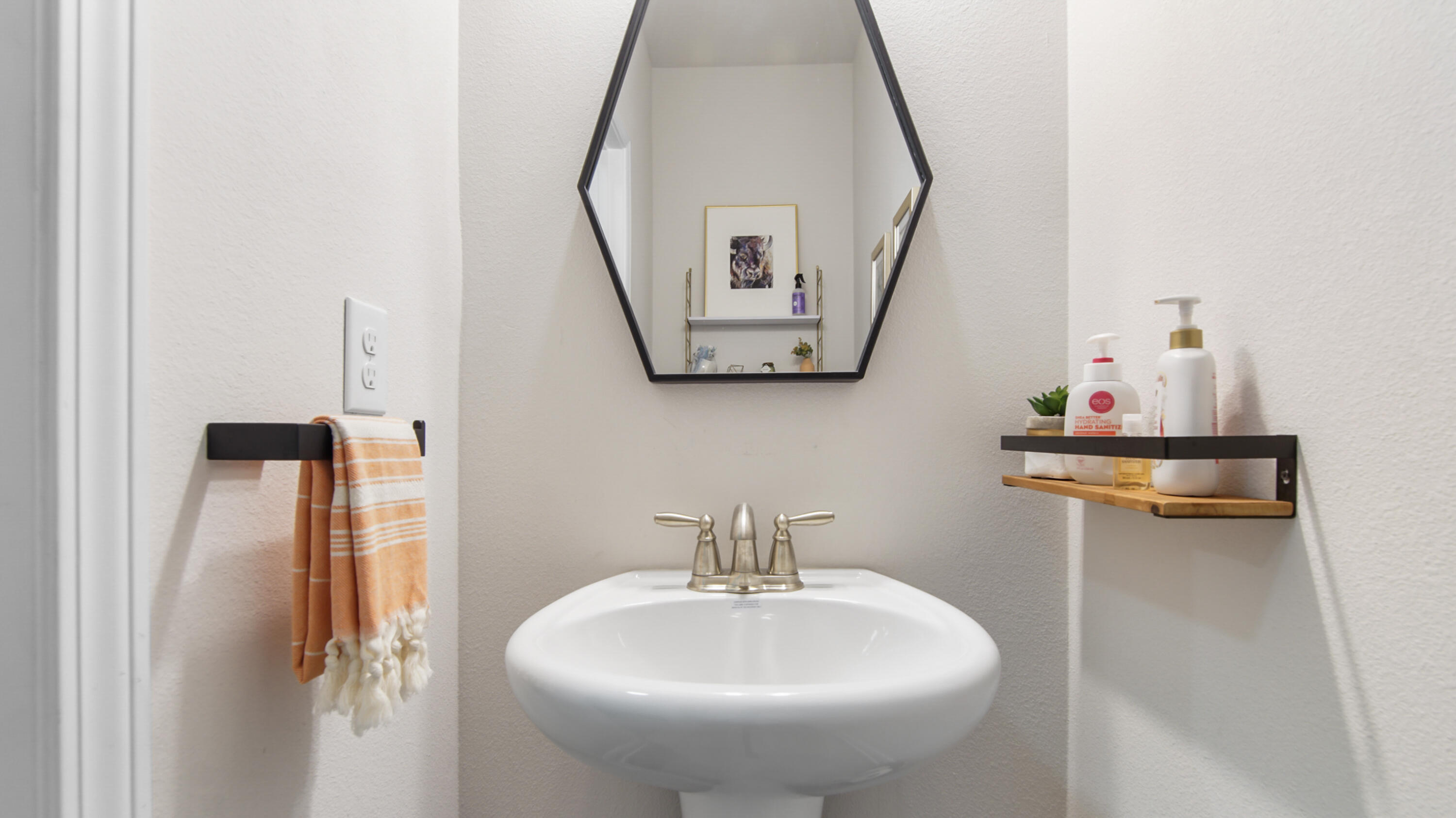 38 Norwich Road Freeport, FL 32439 - Photo 29 of 42 a bathroom with a sink and a mirror