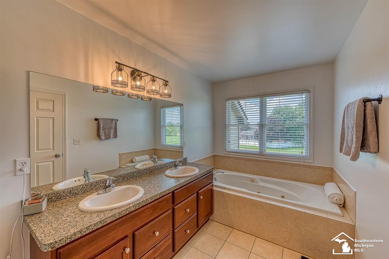 606 Ridge Point Drive Dundee, MI 48131 - Photo 32 of 43