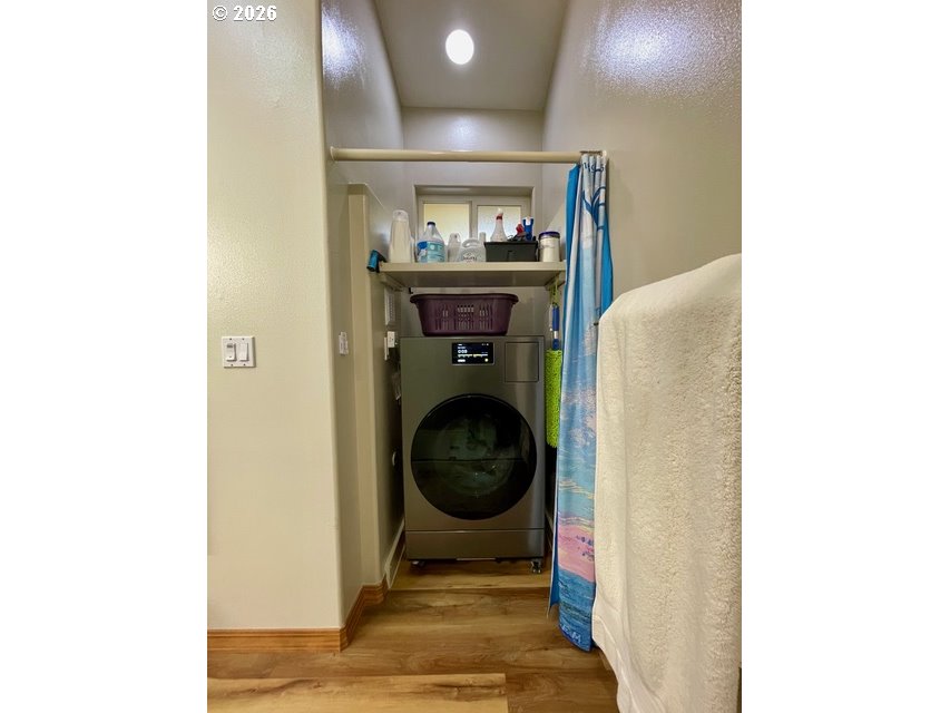 3520 Ocean View Drive Florence, OR 97439 - Photo 35 of 44 a view of entryway with washer and dryer