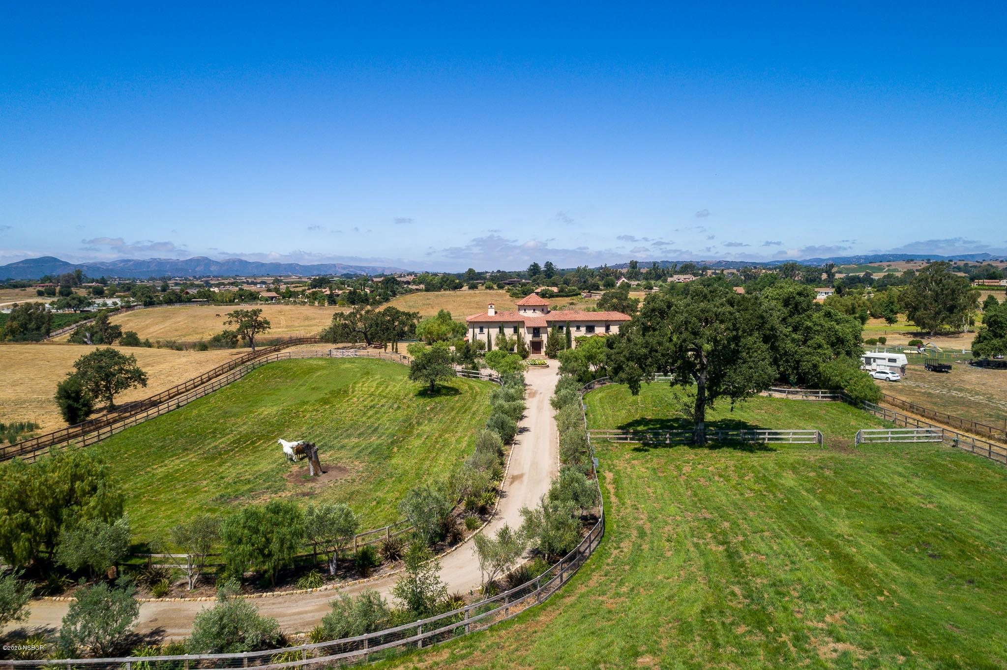 1721 North Refugio Road Santa Ynez, CA 93460 - Photo 5 of 59 Driveway