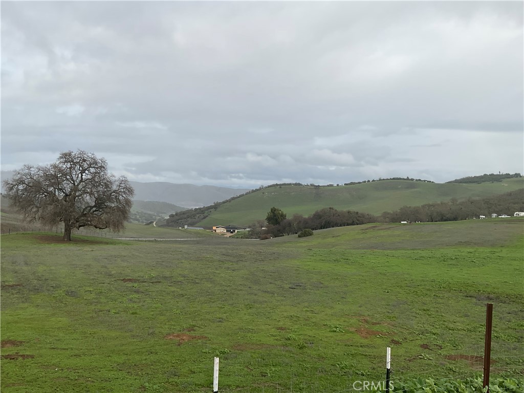 21 Interlake Road Bradley, CA 93426 - Photo 3 of 21