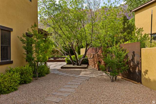 105 River Bend Circle, Unit 105 Springdale, UT 84767 - Photo 45 of 56 Landscaped courtyard featuring a gravel ground cover and flagstone pathway