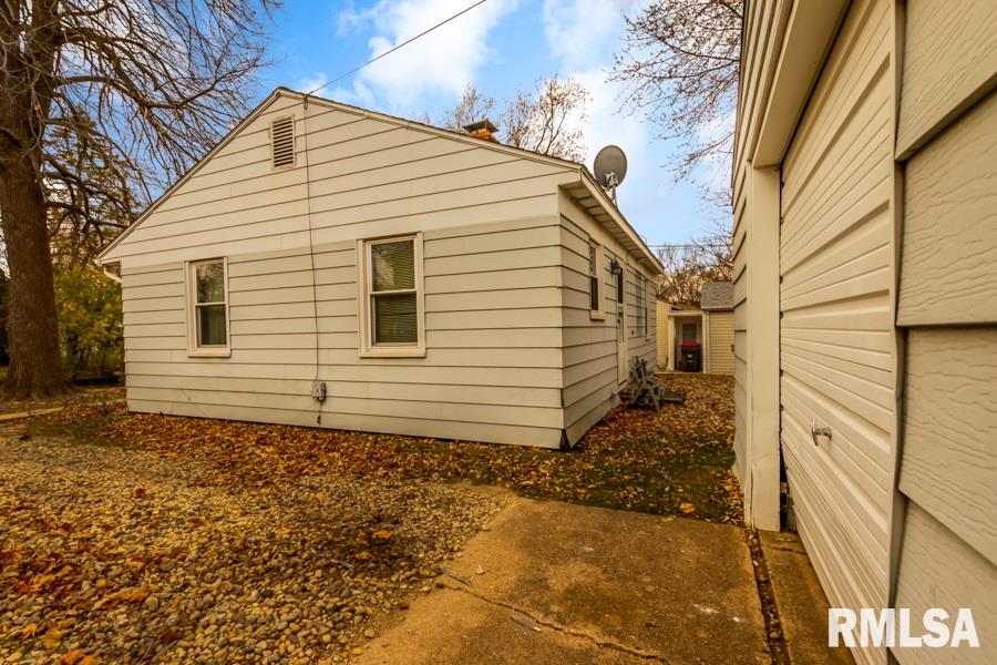 219 East Cherry Ridge Road Peoria, IL 61614 - Photo 23 of 28 Gallery Image 23
