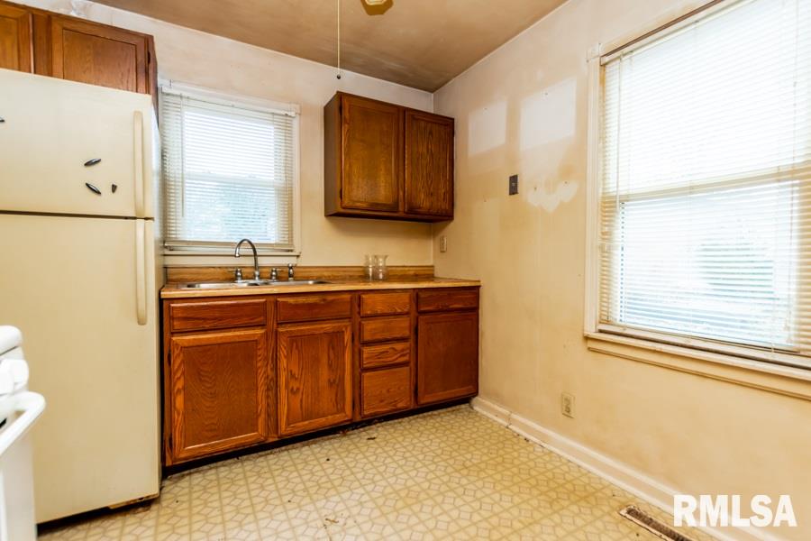 219 East Cherry Ridge Road Peoria, IL 61614 - Photo 8 of 28 Gallery Image 8