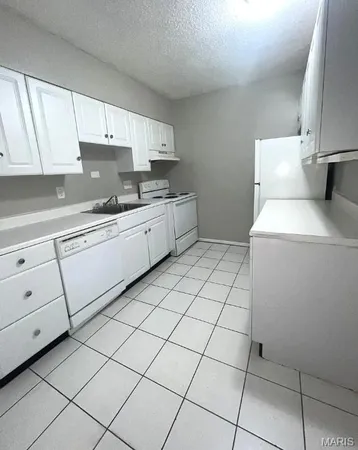 $825 | 4774 Kings Drive, Unit G, St. Louis, MO 63116