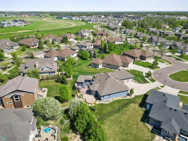 $899,900 | 6009 27th Street South, Fargo, ND 58104