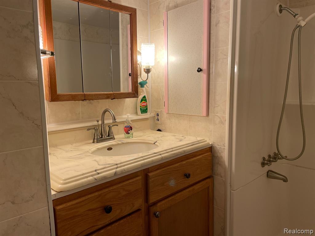 5149 North Lapeer Road Columbiaville, MI 48421 - Photo 12 of 30 Gallery Image 12