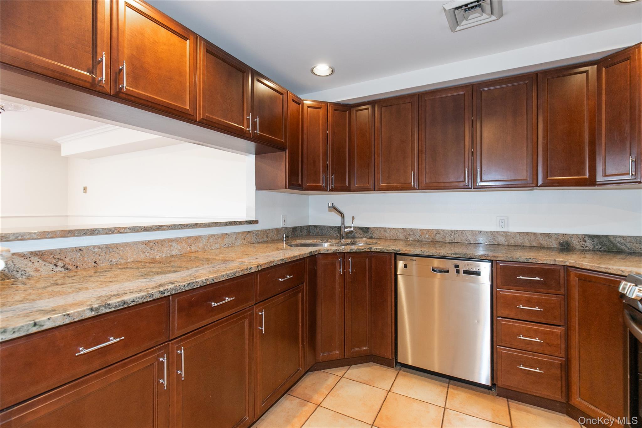 100 Cutter Mill Road, Unit 4V Great Neck, NY 11021 - Photo 15 of 28 Gallery Image 15
