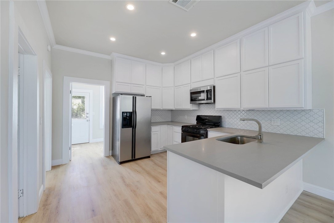 719 West 3rd Street Taylor, TX 76574 - Photo 11 of 31 Kitchen