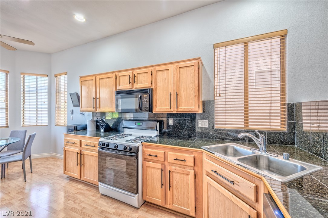 280 Cascade Mist Avenue Las Vegas, NV 89123 - Photo 6 of 24