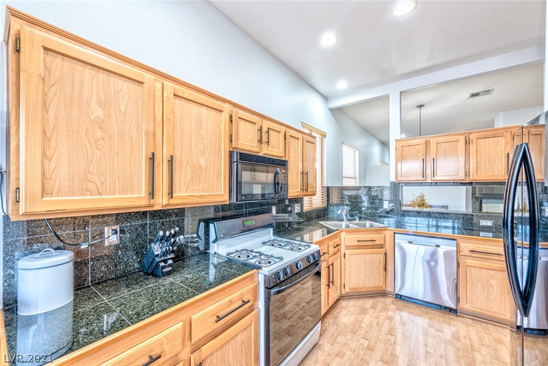 280 Cascade Mist Avenue Las Vegas, NV 89123 - Photo 7 of 24