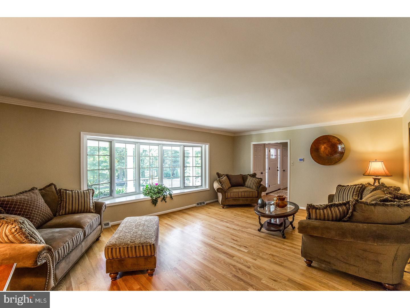 309 Plymouth Road Ambler, PA 19002 - Photo 6 of 25 Living Room