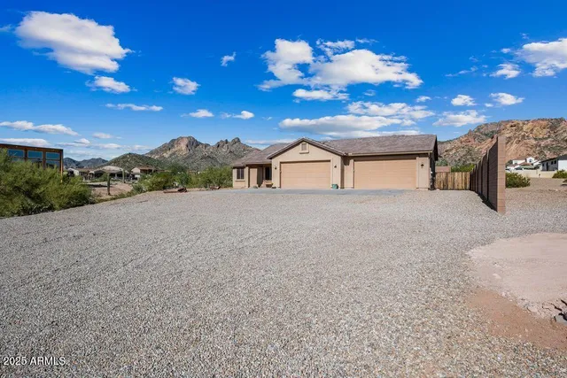 $824,900 | 86 East Moon Vista Street, Apache Junction, AZ 85119