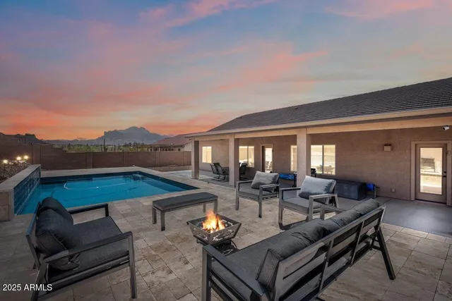 $824,900 | 86 East Moon Vista Street, Apache Junction, AZ 85119