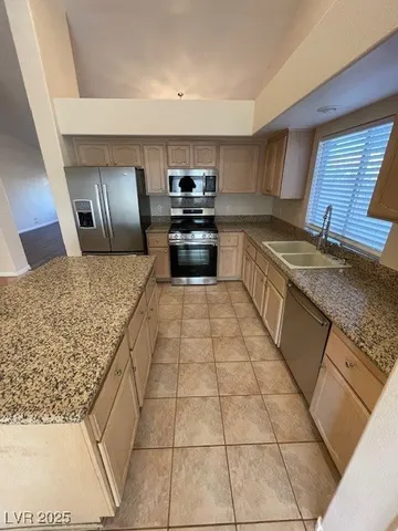 $2,550 | 9011 West Viking Road, Las Vegas, NV 89147