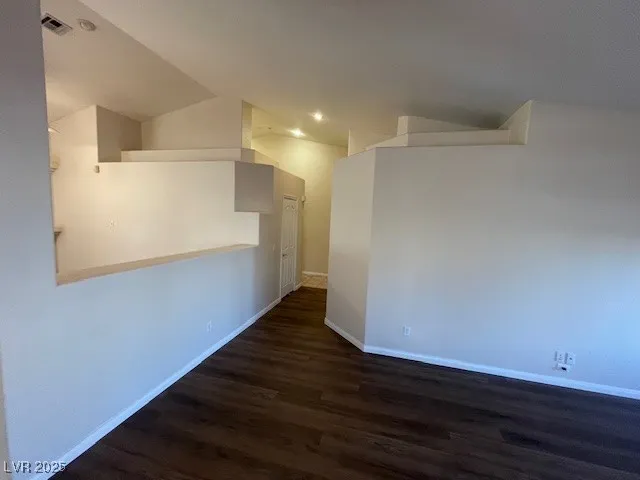 $2,550 | 9011 West Viking Road, Las Vegas, NV 89147