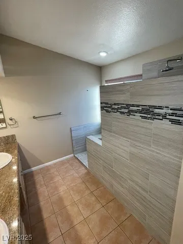 $2,550 | 9011 West Viking Road, Las Vegas, NV 89147