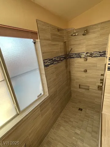 $2,550 | 9011 West Viking Road, Las Vegas, NV 89147