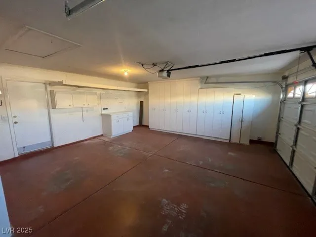 $2,550 | 9011 West Viking Road, Las Vegas, NV 89147