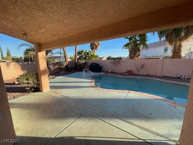 $2,550 | 9011 West Viking Road, Las Vegas, NV 89147