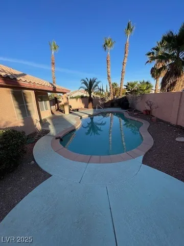 $2,550 | 9011 West Viking Road, Las Vegas, NV 89147