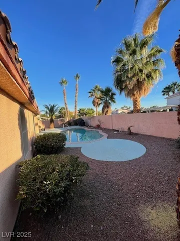 $2,550 | 9011 West Viking Road, Las Vegas, NV 89147