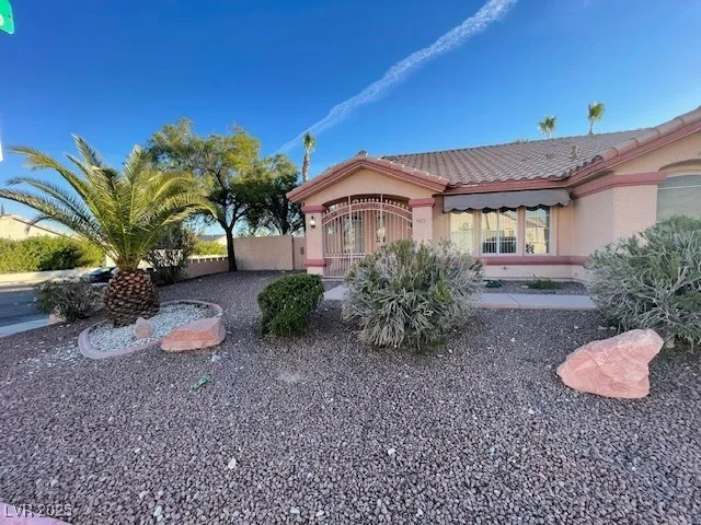 $2,550 | 9011 West Viking Road, Las Vegas, NV 89147