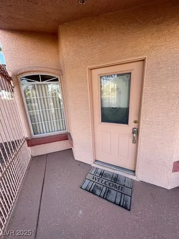 $2,550 | 9011 West Viking Road, Las Vegas, NV 89147