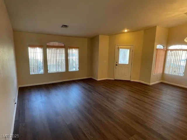 $2,550 | 9011 West Viking Road, Las Vegas, NV 89147