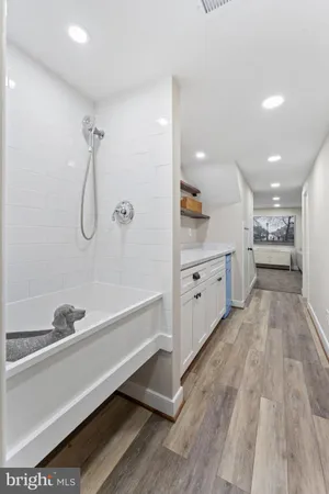 $5,800 | 705 Kentucky Avenue Southeast, Washington, DC 20003