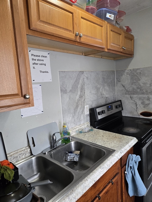 11 Maxwell Street Worcester, MA 01607 - Photo 10 of 14