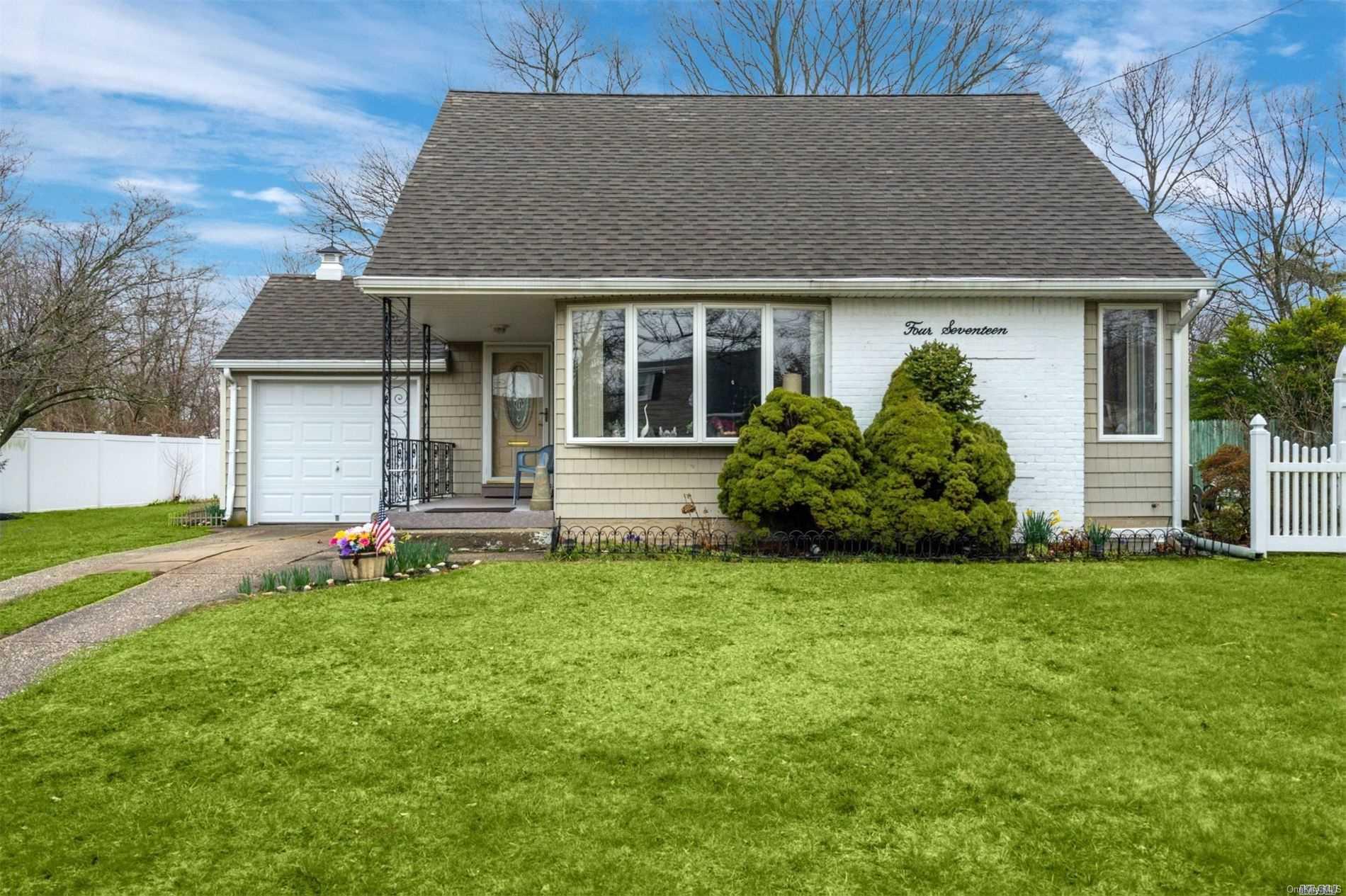 417 Capri Road West Islip, NY 11795 - Photo 1 of 1 Gallery Image 1