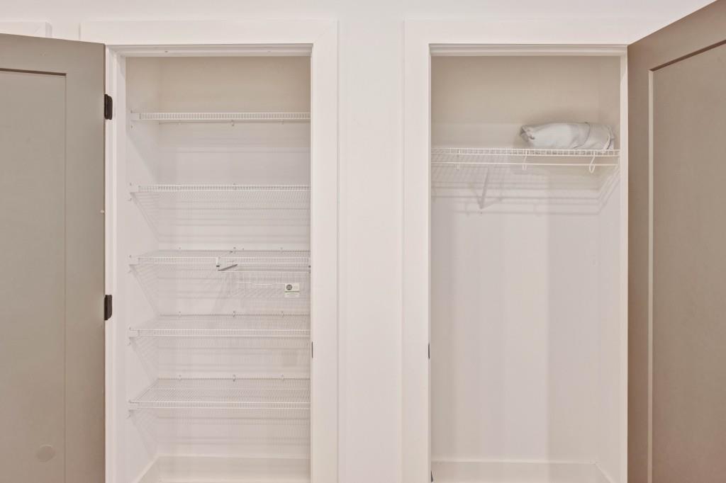 14 Becker Place Northwest Atlanta, GA 30307 - Photo 18 of 24 a bathroom with a bathtub