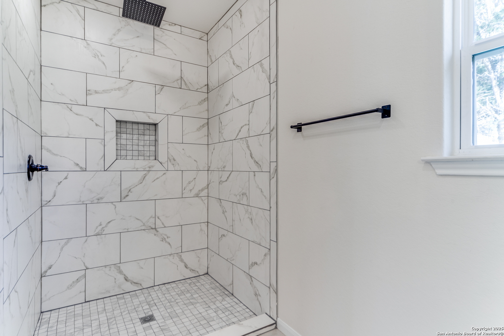 2962 Contour Drive Spring Branch, TX 78070 - Photo 24 of 26 a bathroom with a shower
