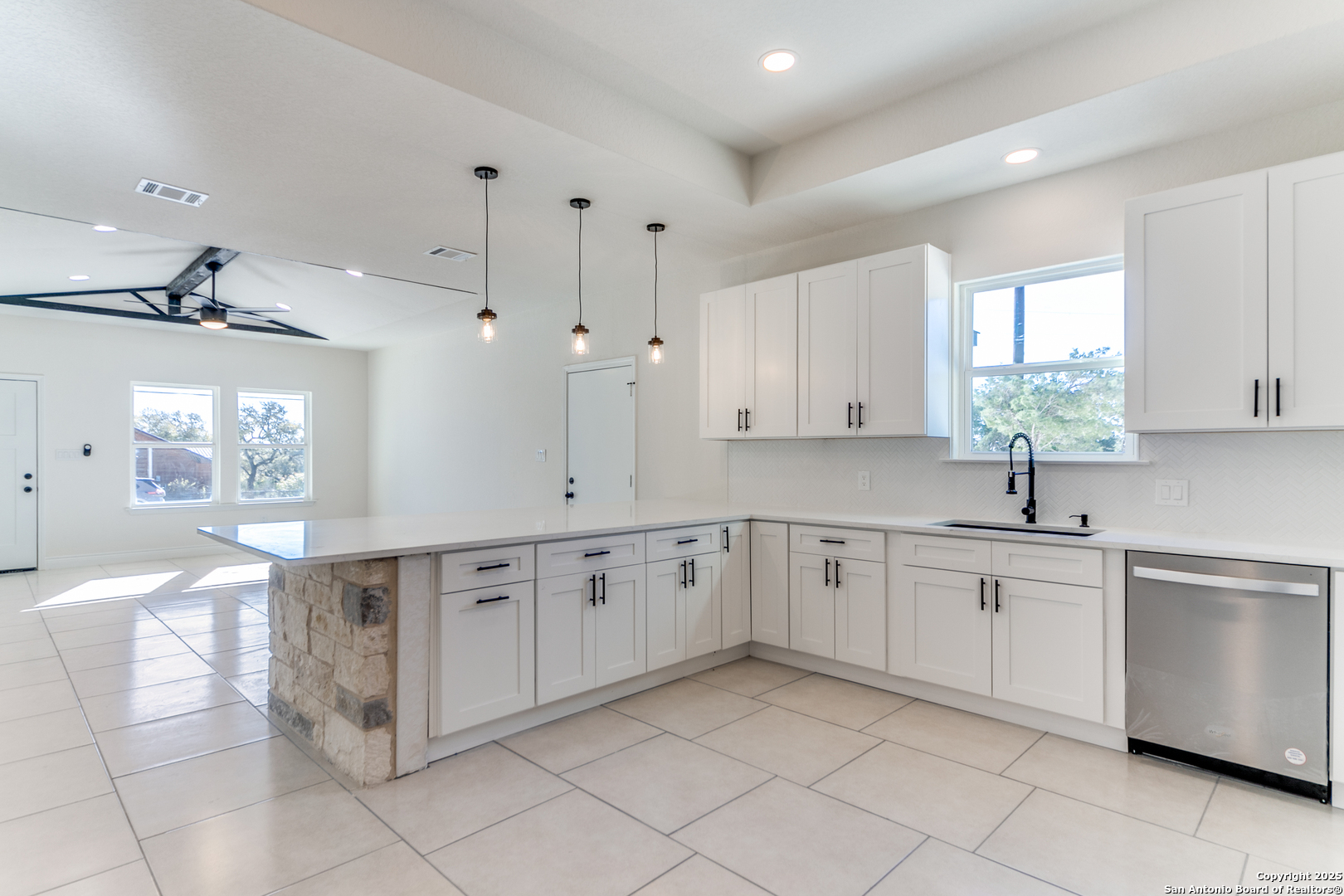 2962 Contour Drive Spring Branch, TX 78070 - Photo 9 of 26