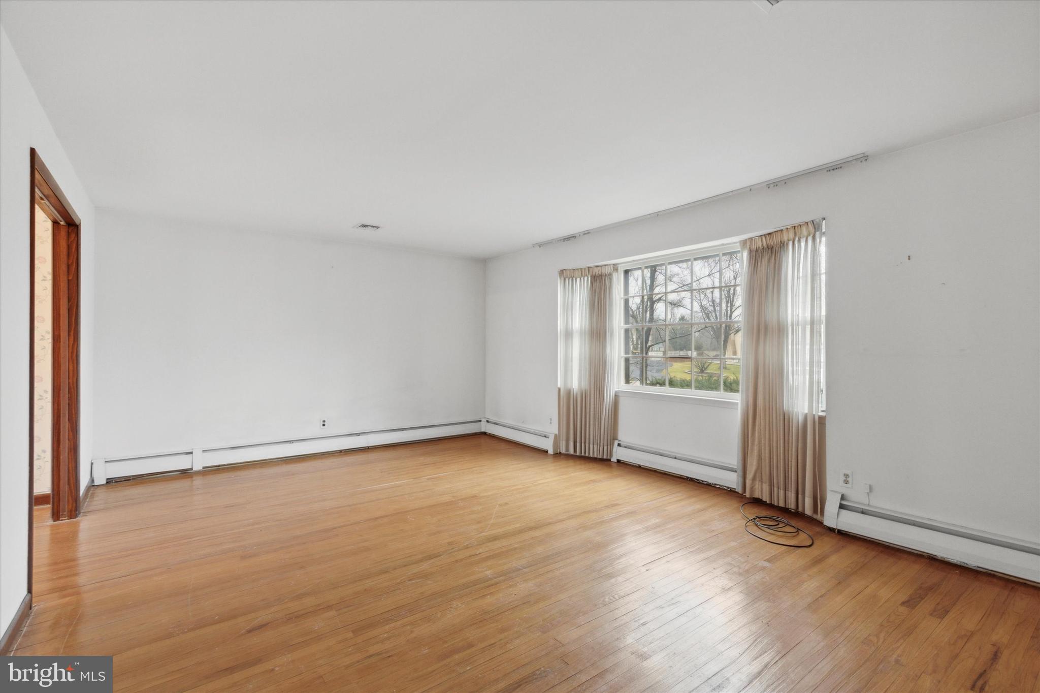 1601 Latch String Lane Hatfield, PA 19440 - Photo 3 of 32 Living room