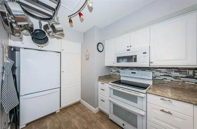 $2,000 | 6295 Bahia Del Mar Circle, Unit 405, St. Petersburg, FL 33715