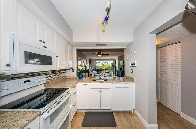 $2,000 | 6295 Bahia Del Mar Circle, Unit 405, St. Petersburg, FL 33715