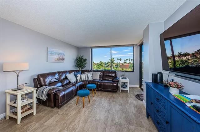 $2,000 | 6295 Bahia Del Mar Circle, Unit 405, St. Petersburg, FL 33715