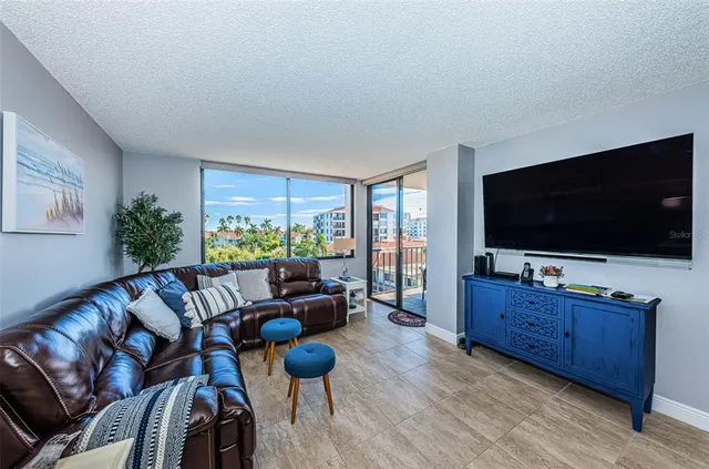 $2,000 | 6295 Bahia Del Mar Circle, Unit 405, St. Petersburg, FL 33715