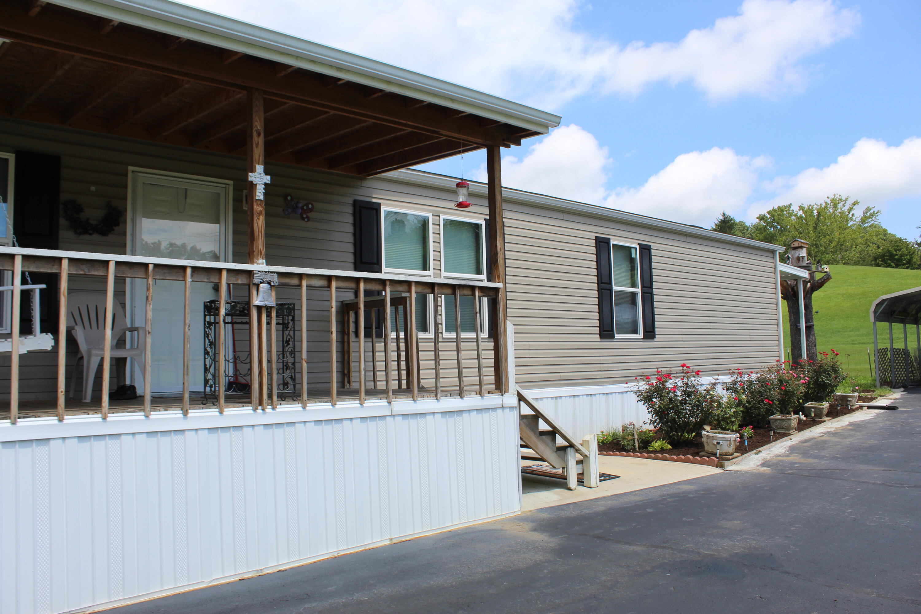 50 Lick Fork Road Middlesboro, KY 40965 - Photo 7 of 36 IMG_1331