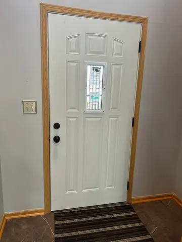 a view of empty room with window