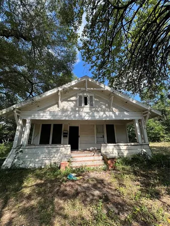 $44,999 | 684 5th Street Northwest, Paris, TX 75460