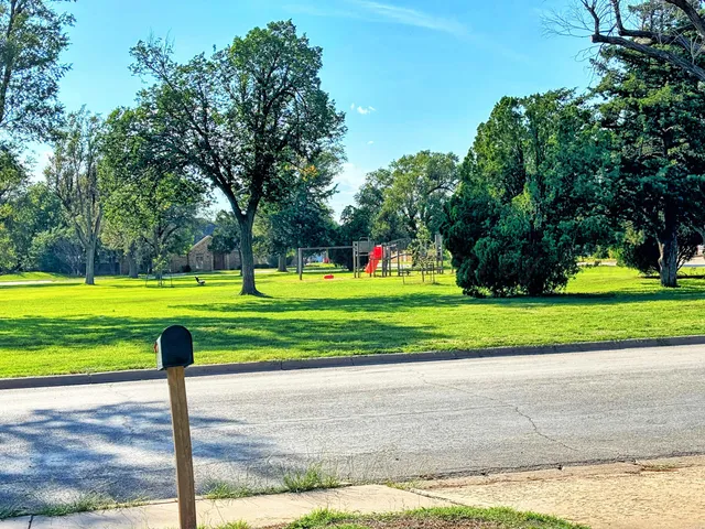 $230,000 | 1605 South Eton Street, Perryton, TX 79070