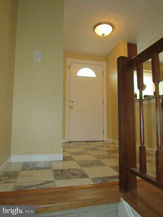 12124 Purple Sage Court Reston, VA 20194 - Photo 2 of 23 Foyer