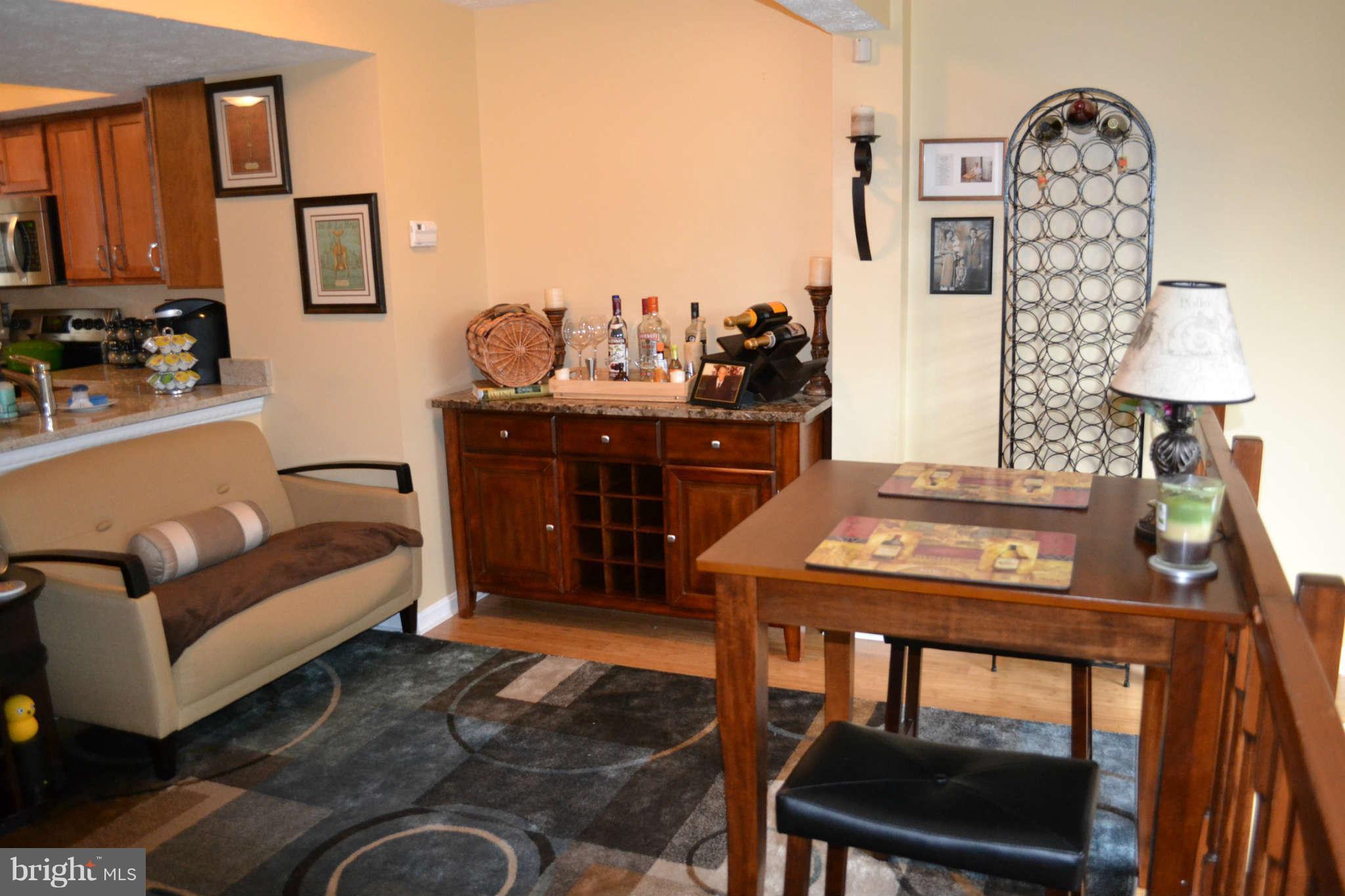 12124 Purple Sage Court Reston, VA 20194 - Photo 6 of 23 Living Room